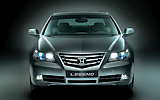 Honda Legend. Modelo 2009. Imagen. Frontal. Coche parado. Estudio. Gris oscuro.