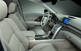 Honda Legend. Modelo 2009. Imagen. Interior. Salpicadero. Volante. Consola central. Asientos cuero blanco.
