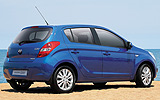 Hyundai i20. Modelo 2009. Imagen. Exterior. Frontal lateral. Coche parado. Carretera.