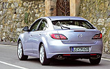 Mazda6. Modelo 2008. 5 puertas. Imagen. Lateral- posterior. Coche en movimiento. Carretera. Color Galaxy Gray.