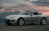 Mazda MX-5. Modelo 2009. Imagen. Lateral. Coche parado. Descapotado. Carretera. Gris.