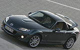 Mazda MX-5. Roadster Coup&eacute;. Modelo 2009. Imagen exterior. Frontal lateral. Carretera. Gris.