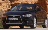 Mitsubishi Lancer Sportback. Modelo 2009. Imagen exterior. Frontal. Coche parado. Carretera. Negro