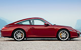 Porsche 911 Targa. Modelo 2009. Imagen. Lateral. Coche parado. Carretera. Llantas Carrera S ll 19 pulgadas. Rojo rub� metalizado. 