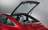 Porsche 911 Targa. Modelo 2009. Imagen. Detalle port�n trasero. Rojo rub� metalizado.