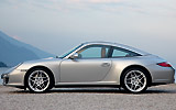 Porsche 911 Targa. Modelo 2009. Imagen. Exterior. Lateral. Coche parado. Carretera. Gris.