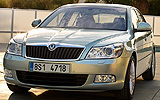 �koda Octavia. Modelo 2009. Carrocer�a Berlina. Imagen. Exterior. Frontal lateral. Parado. Coche en carretera.