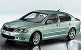 �koda Octavia. Modelo 2009. Carrocer�a Berlina. Imagen. Exterior. Frontal lateral. Coche parado. Estudio.