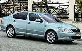 �koda Octavia. Modelo 2009. Carrocer�a Berlina. Imagen. Exterior. Lateral. Coche parado. Carretera.
