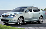 �koda Octavia. Modelo 2009. Carrocer�a Berlina. Imagen. Exterior. Lateral. Coche parado. Carretera.