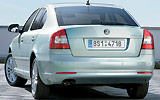 �koda Octavia. Modelo 2009. Carrocer�a Berlina. Imagen. Exterior. Lateral posterior. Parado. Carretera.