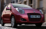 Suzuki Alto. Modelo 2009. Imagen. Exterior. Frontal lateral. Coche parado. Carretera.