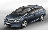 Toyota Avensis. Modelo 2009. Cross Sport. Imagen. Exterior. Frontal lateral cenital. Coche parado. Estudio.