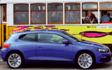 Volkswagen Scirocco 2008. Octava imagen. Lateral-lateral. Movimiento. Azul Intenso Metalizado.