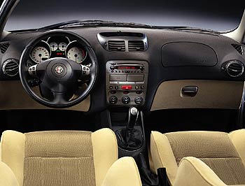 Alfa Romeo 147 5p 2.0 Distinctive (2001)