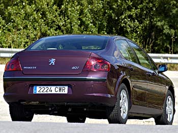 Peugeot 407 HDi 136 (2004)  Un puesto de conducción amplio pero