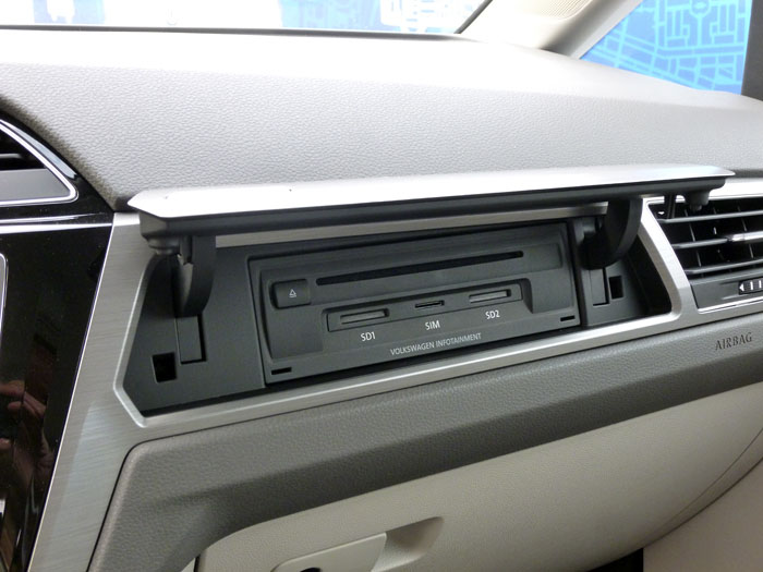 Volkswagen Touran. Media box