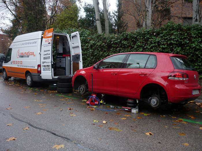 Con las herramientas y el utillaje alrededor del coche cuesta irse a una cafetería