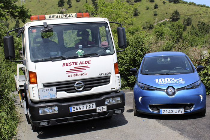 46-Bilbao Rallye- La Asistencia del coche viene