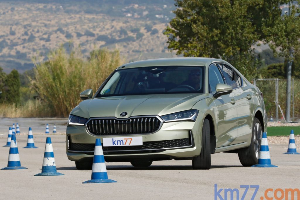 Skoda Superb. Maniobra de esquiva