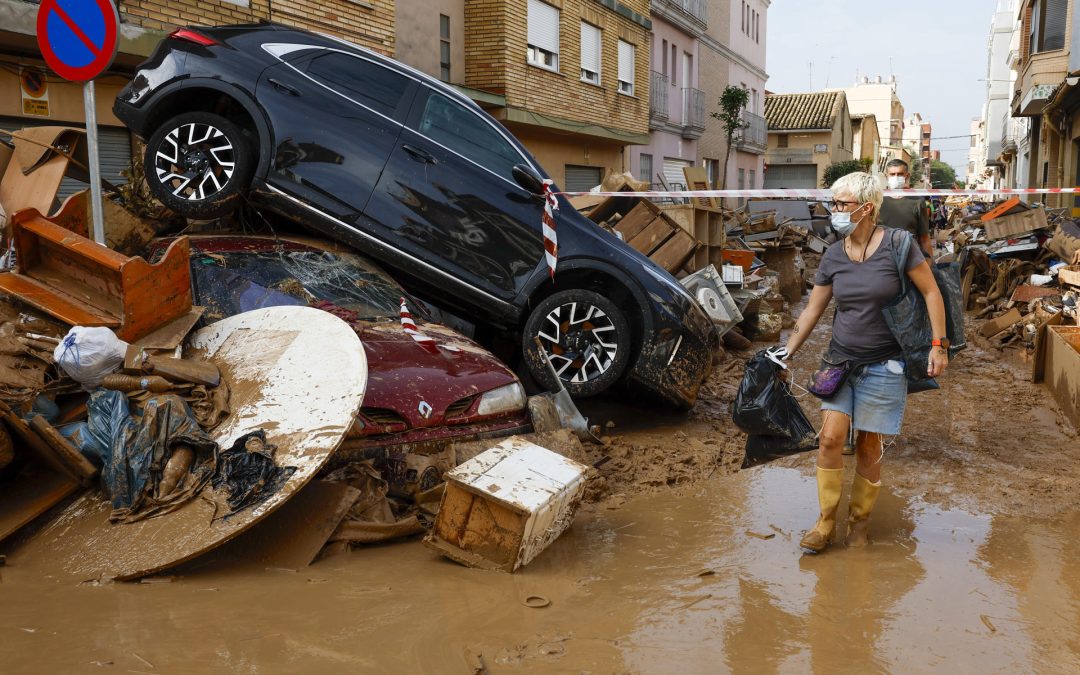 Cómo reclamar al seguro la indemnización por un coche inundado